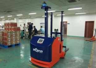 依諾瑪攜全體員工祝大家新年快樂，身體健康，工作順利